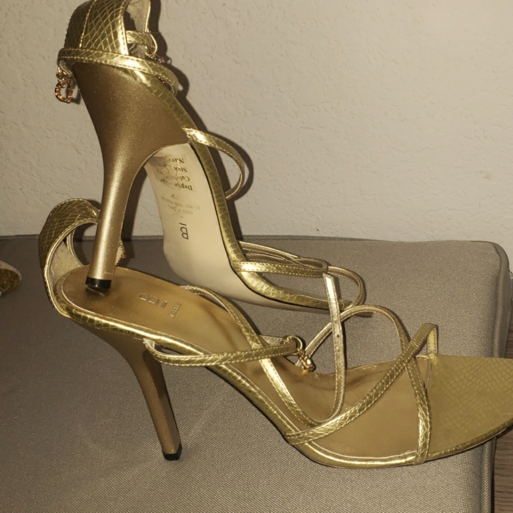Baker shoe gold.